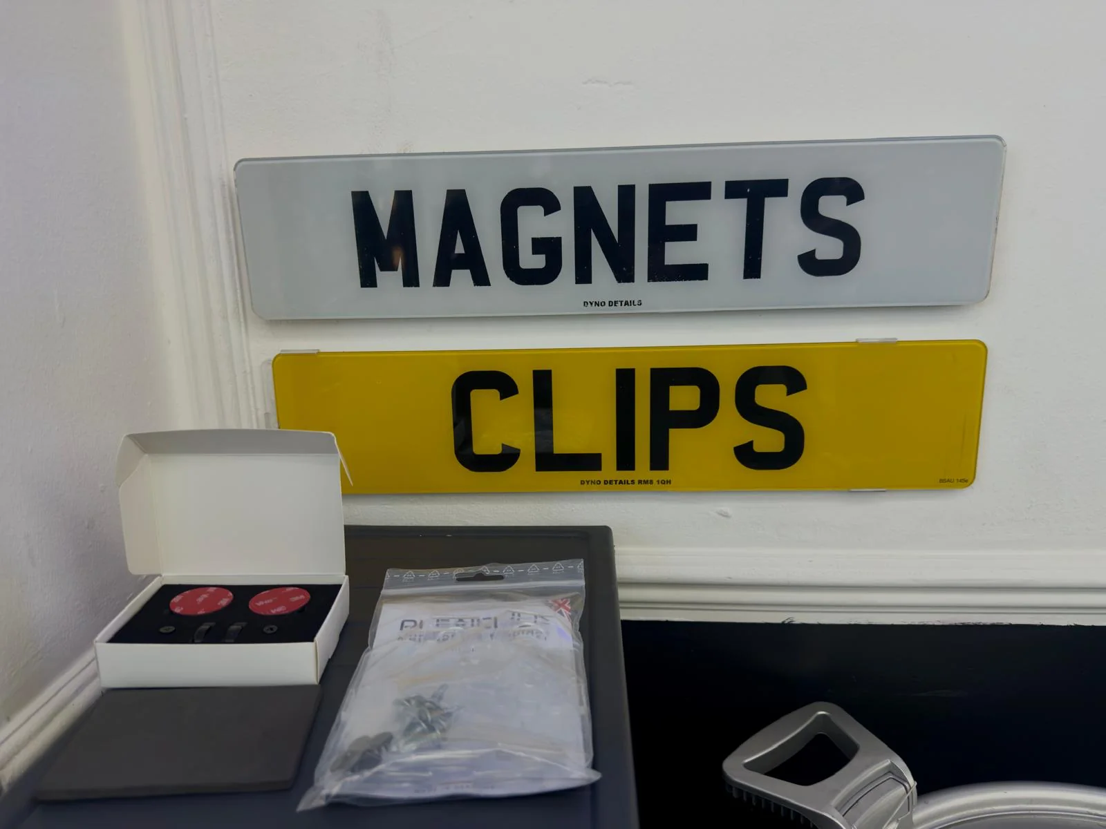 Dyno Details MAGNETS and CLIPS plates with the magnet kit and Plexiclick pack in front